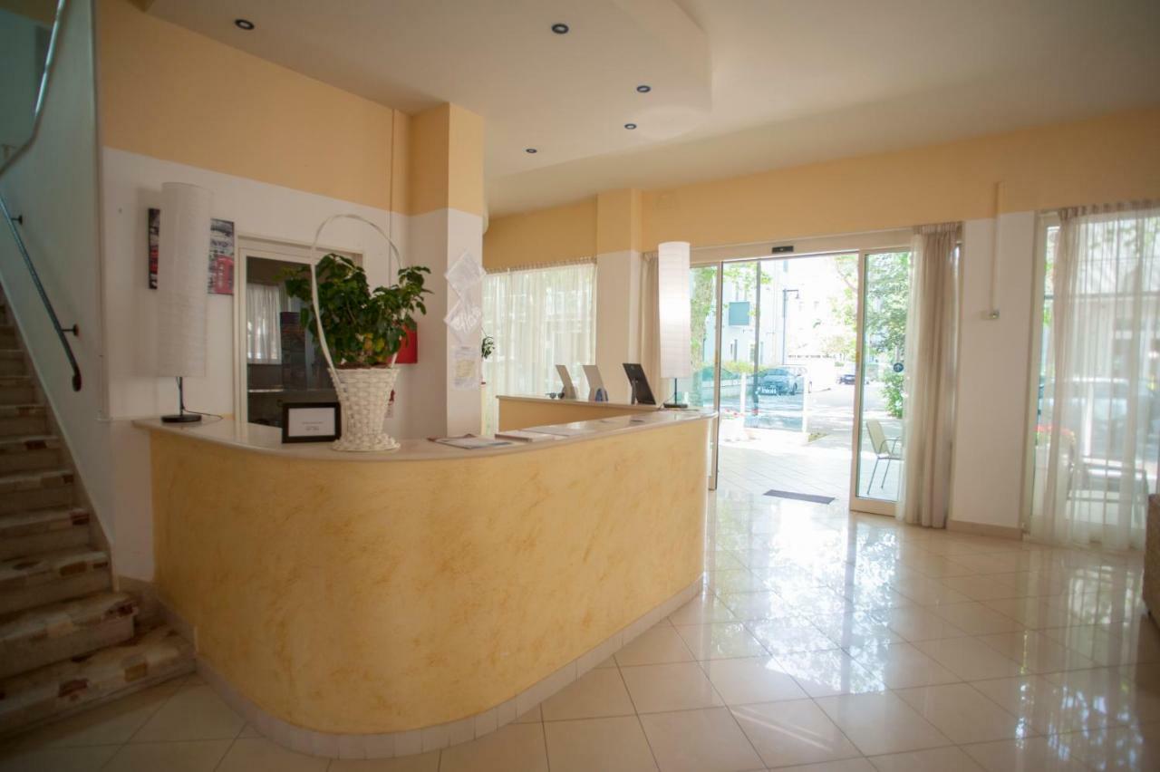 Villa Silvie Rose Cesenatico Exterior foto